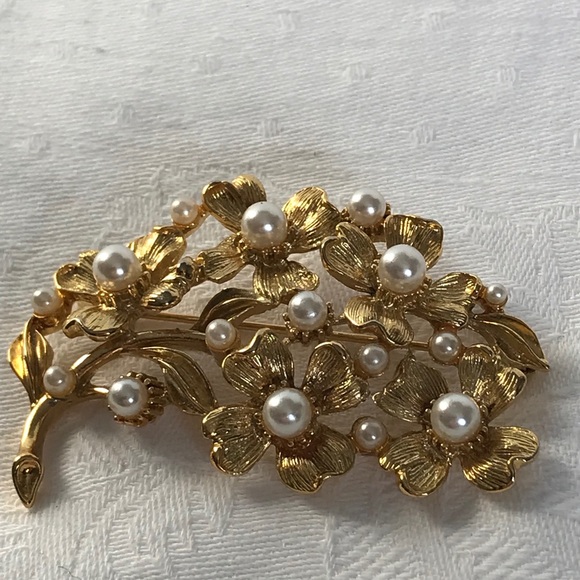 Vintage Gold and Pearl Brooch - Picture 3 of 9